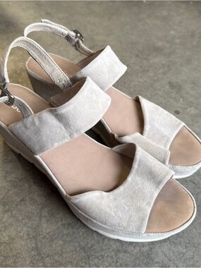 Cabor | Suede Slingback Platform Sandals | Light Gray | Women’s Size 7.5